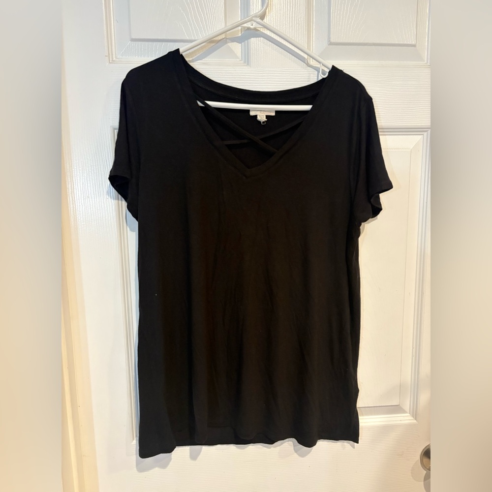 Cupio Black V-Neck Short Sleeve Tee